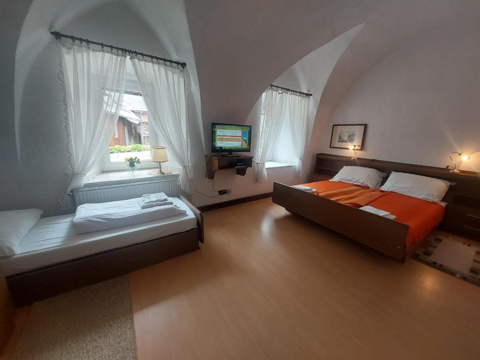 Gasthof Zur Post Eisenerz Bagian luar foto